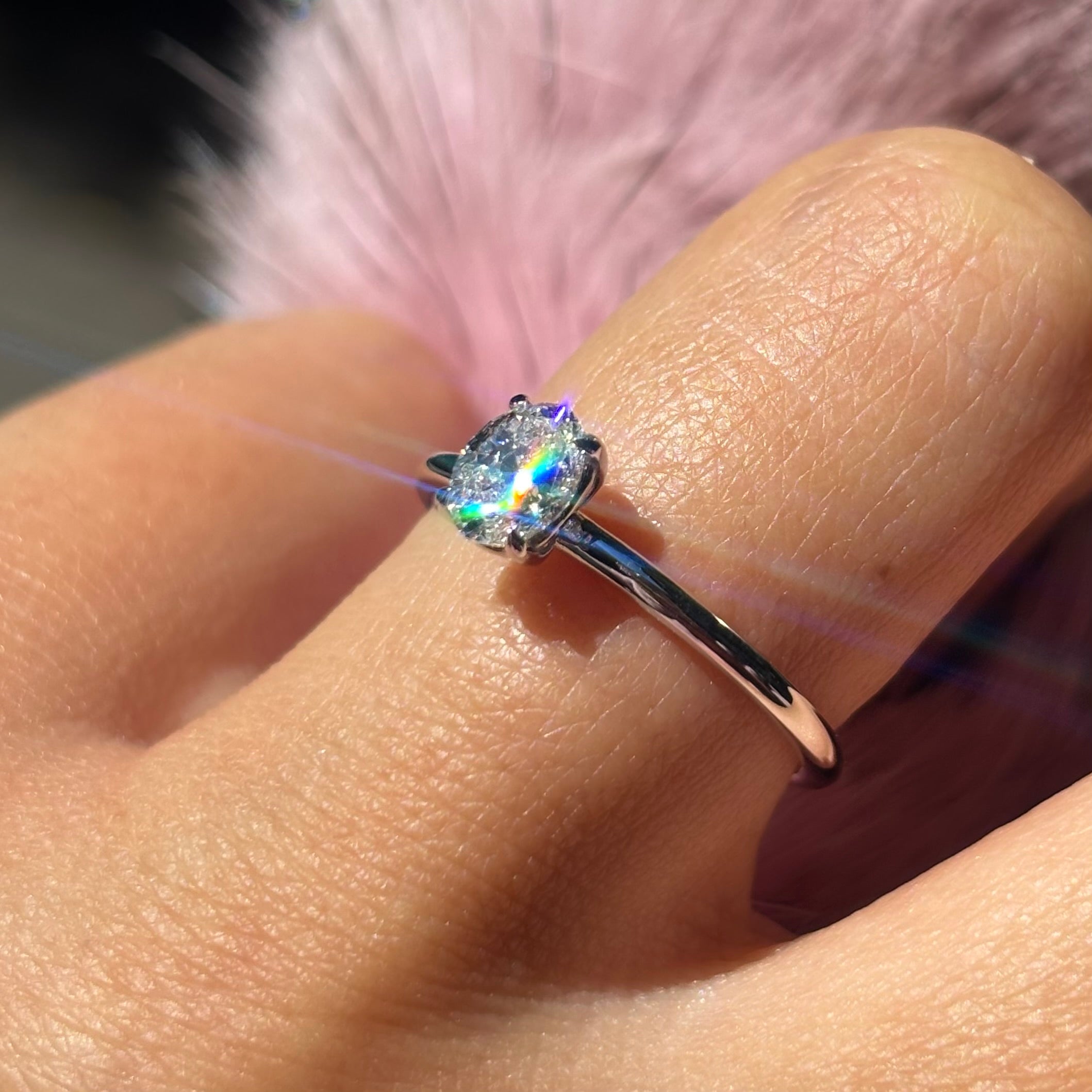 Пръстен бяло злато с диамант овал 0.60 карата GIA